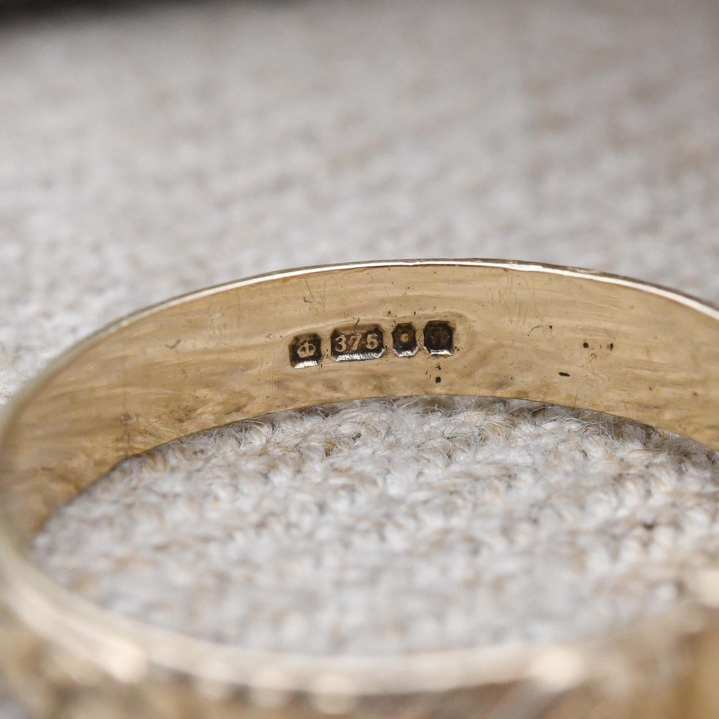 Vintage 9ct Gold Buckle Ring 1982 with Ornate Scrolling Design - Victorian Style Belt Buckle Gold Band | UK Size - M 1/2 | US Size - 6 1/2