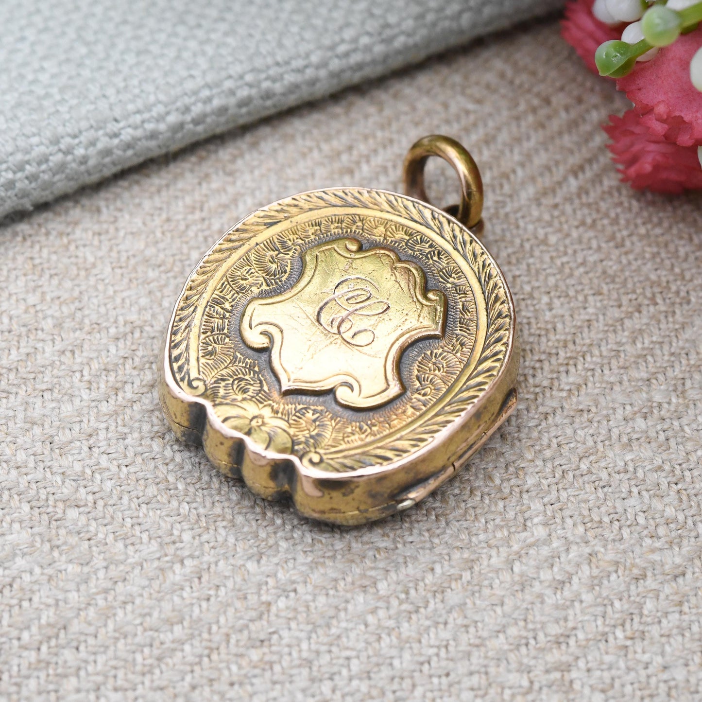 Antique Victorian Horseshoe Locket Pendant with Old Photograph Inside - Large Chunky Locket Necklace | Pinchbeck Jewellery Collectable