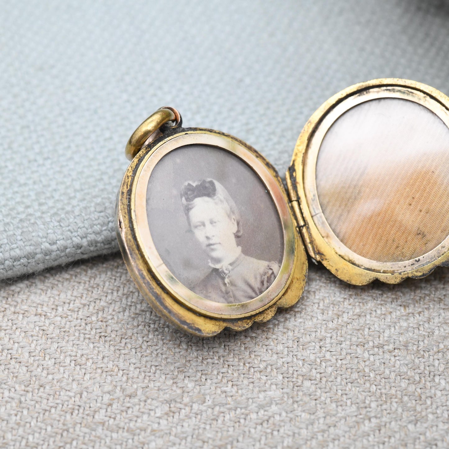 Antique Victorian Horseshoe Locket Pendant with Old Photograph Inside - Large Chunky Locket Necklace | Pinchbeck Jewellery Collectable