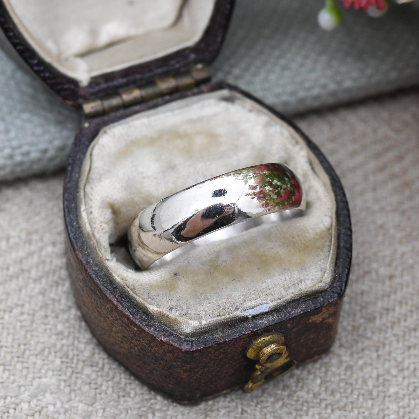 Vintage 9ct White Gold Band Ring - Unisex Minimalist Jewellery Plain Gold Wedding Band 5mm Wide Band | UK Size - O | US Size - 7 1/4