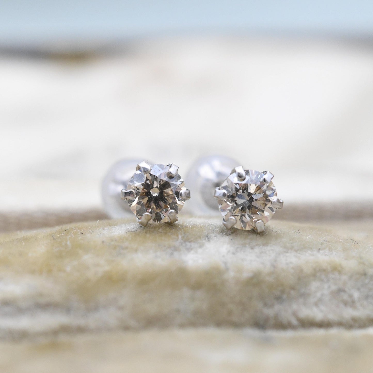 18ct White Gold Diamond Stud Earrings 25 Points 0.25 Carat - Champagne Gemstone | Unisex Everyday Jewellery Gift | Rubber Butterfly Back