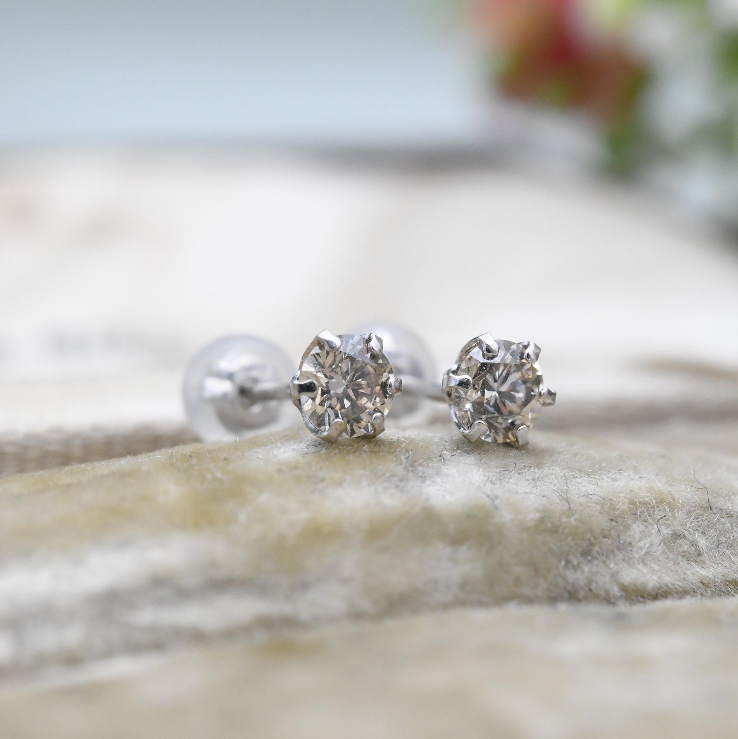 18ct White Gold Diamond Stud Earrings 25 Points 0.25 Carat - Champagne Gemstone | Unisex Everyday Jewellery Gift | Rubber Butterfly Back
