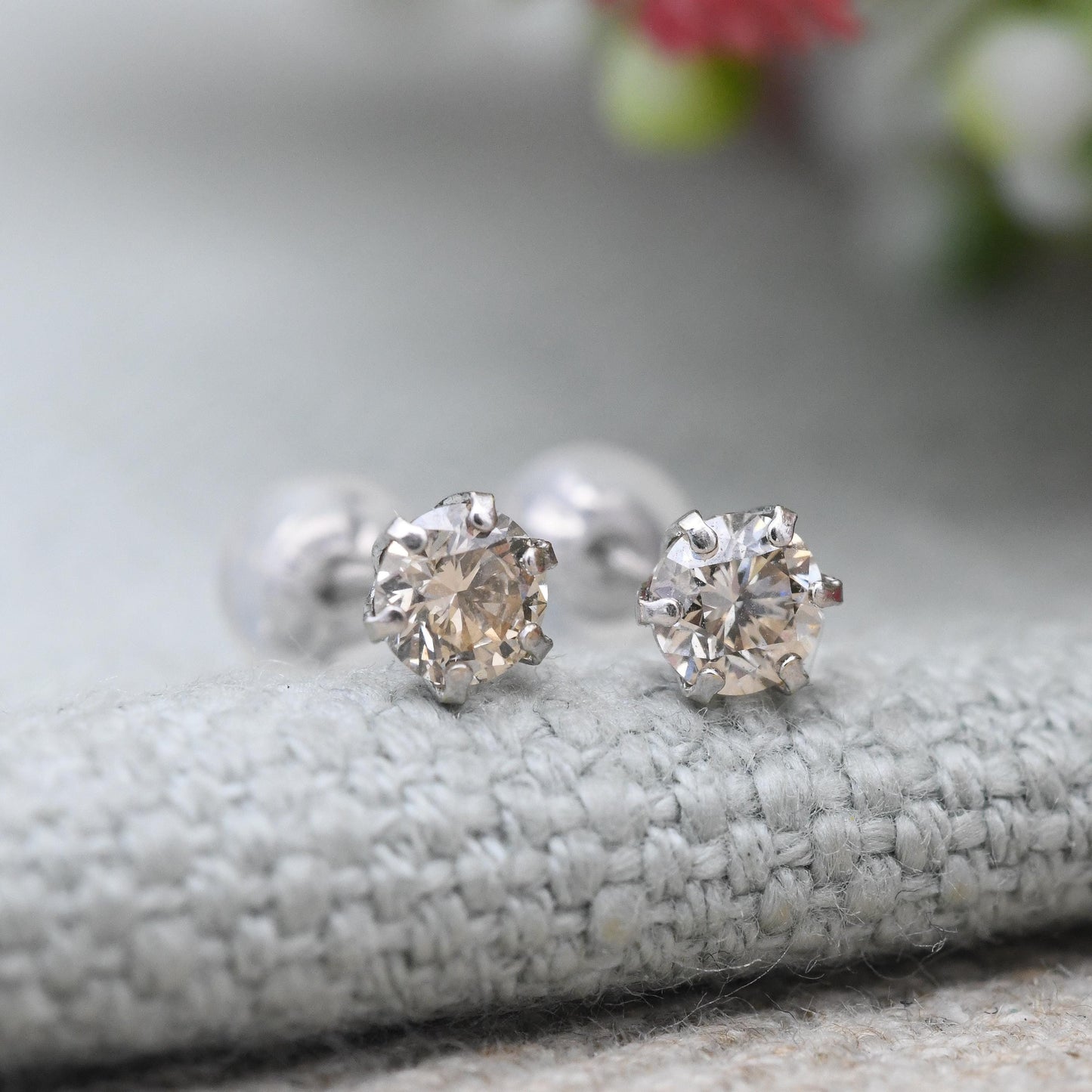 18ct White Gold Diamond Stud Earrings 25 Points 0.25 Carat - Champagne Gemstone | Unisex Everyday Jewellery Gift | Rubber Butterfly Back