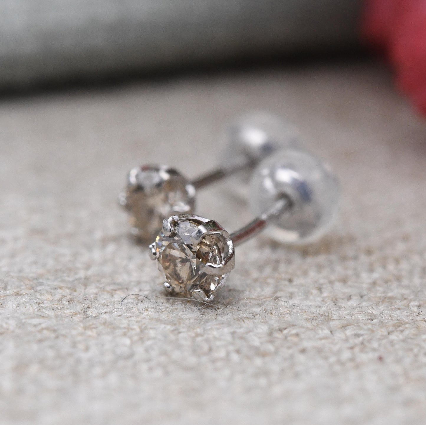 18ct White Gold Diamond Stud Earrings 25 Points 0.25 Carat - Champagne Gemstone | Unisex Everyday Jewellery Gift | Rubber Butterfly Back