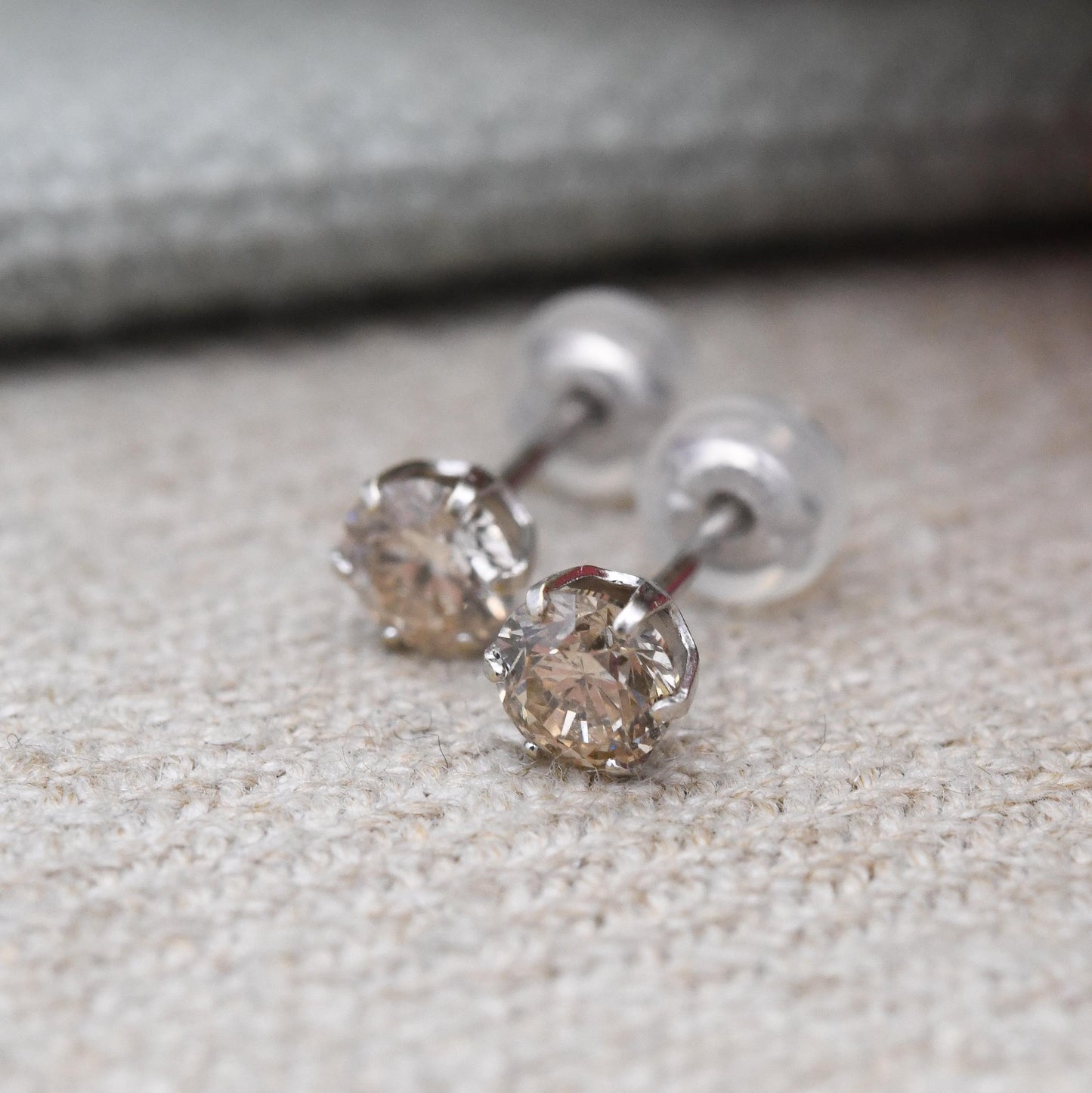 18ct White Gold Diamond Stud Earrings 30 Points 0.30 Carats - Champagne Gemstone | Unisex Everyday Jewellery Gift | Rubber Butterfly Back
