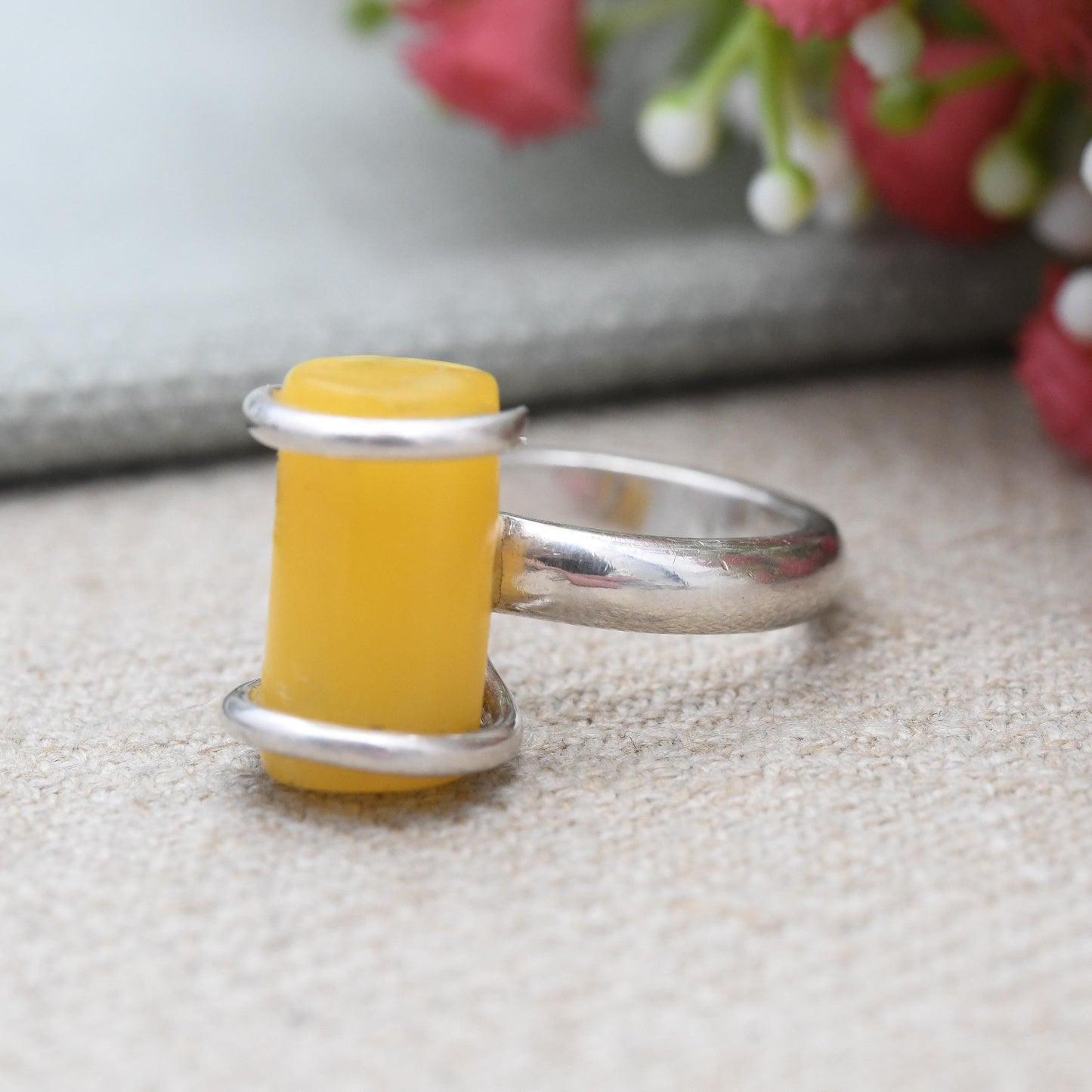 Vintage Sterling Silver Ring Yellow Plastic Imitation Amber - Modernist Silver Ring Large Cylinder Stone | UK Size - N | US Size - 6 3/4