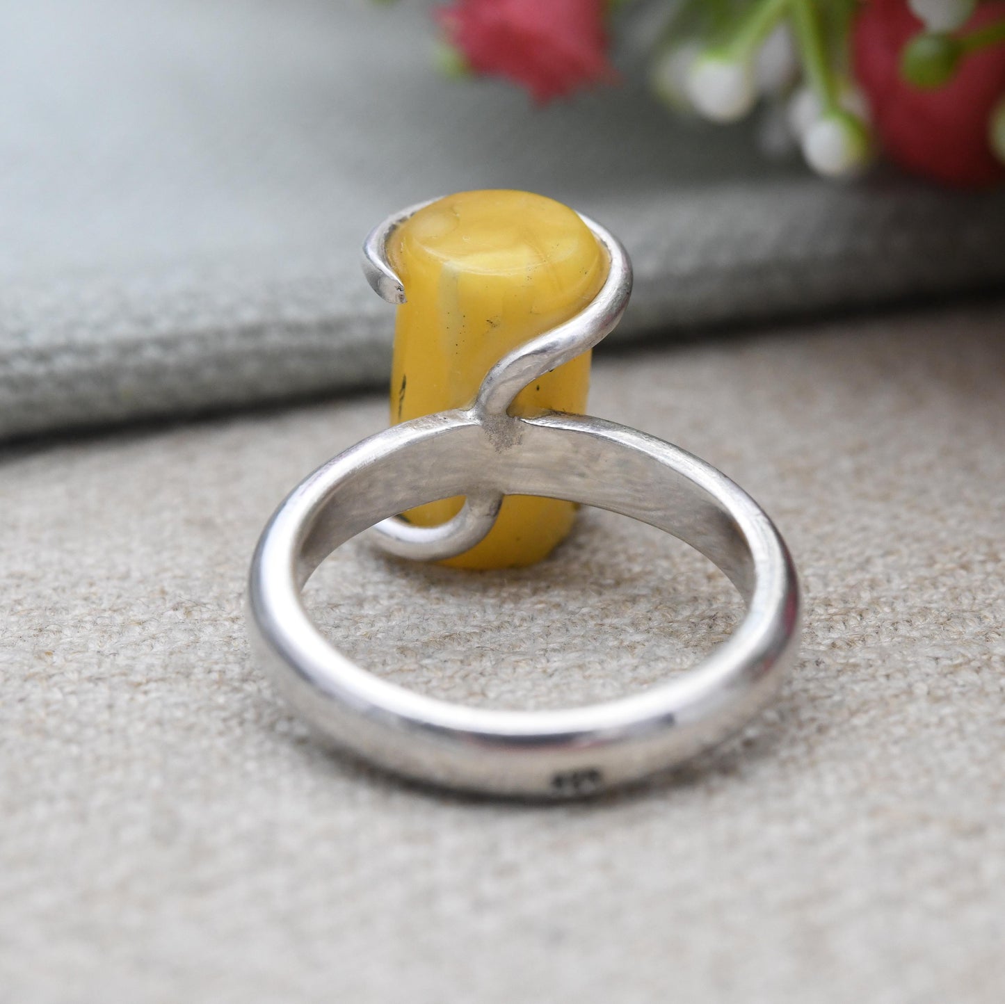 Vintage Sterling Silver Ring Yellow Plastic Imitation Amber - Modernist Silver Ring Large Cylinder Stone | UK Size - N | US Size - 6 3/4