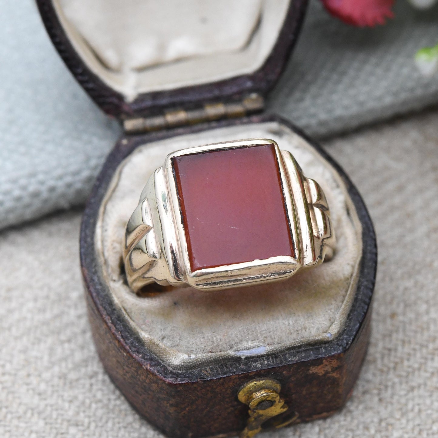 Vintage 9ct Gold Carnelian Signet Ring c. 1960s - Red Square Unisex Chunky Solid Gold Blank Gemstone | UK Size - P 1/2 | US Size - 7 3/4