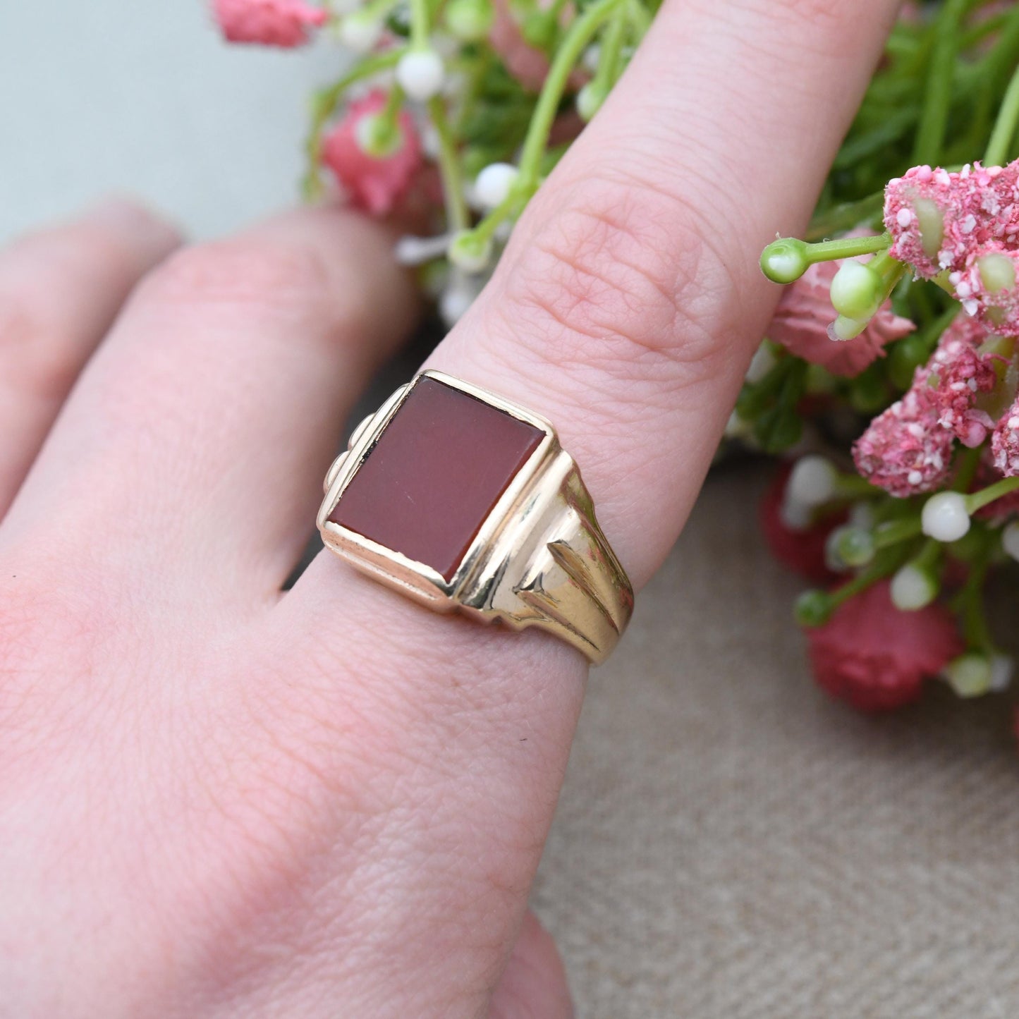 Vintage 9ct Gold Carnelian Signet Ring c. 1960s - Red Square Unisex Chunky Solid Gold Blank Gemstone | UK Size - P 1/2 | US Size - 7 3/4