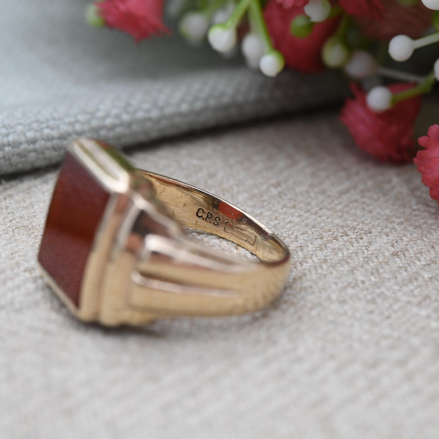 Vintage 9ct Gold Carnelian Signet Ring c. 1960s - Red Square Unisex Chunky Solid Gold Blank Gemstone | UK Size - P 1/2 | US Size - 7 3/4