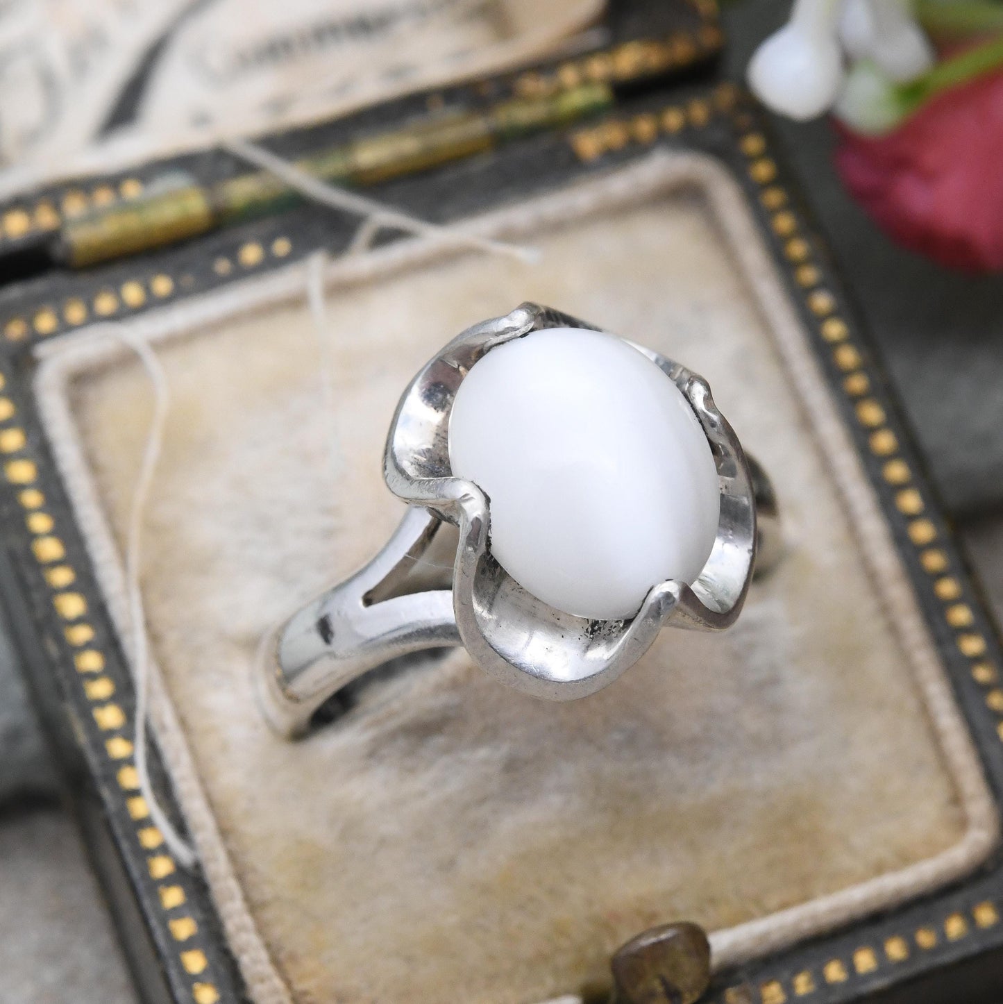 Vintage Mexican Sterling Silver Ring Chatoyant White Stone c. 1980s - Oval Cabochon Imitation Cat's Eye | UK Size - L 1/2 | US Size - 6