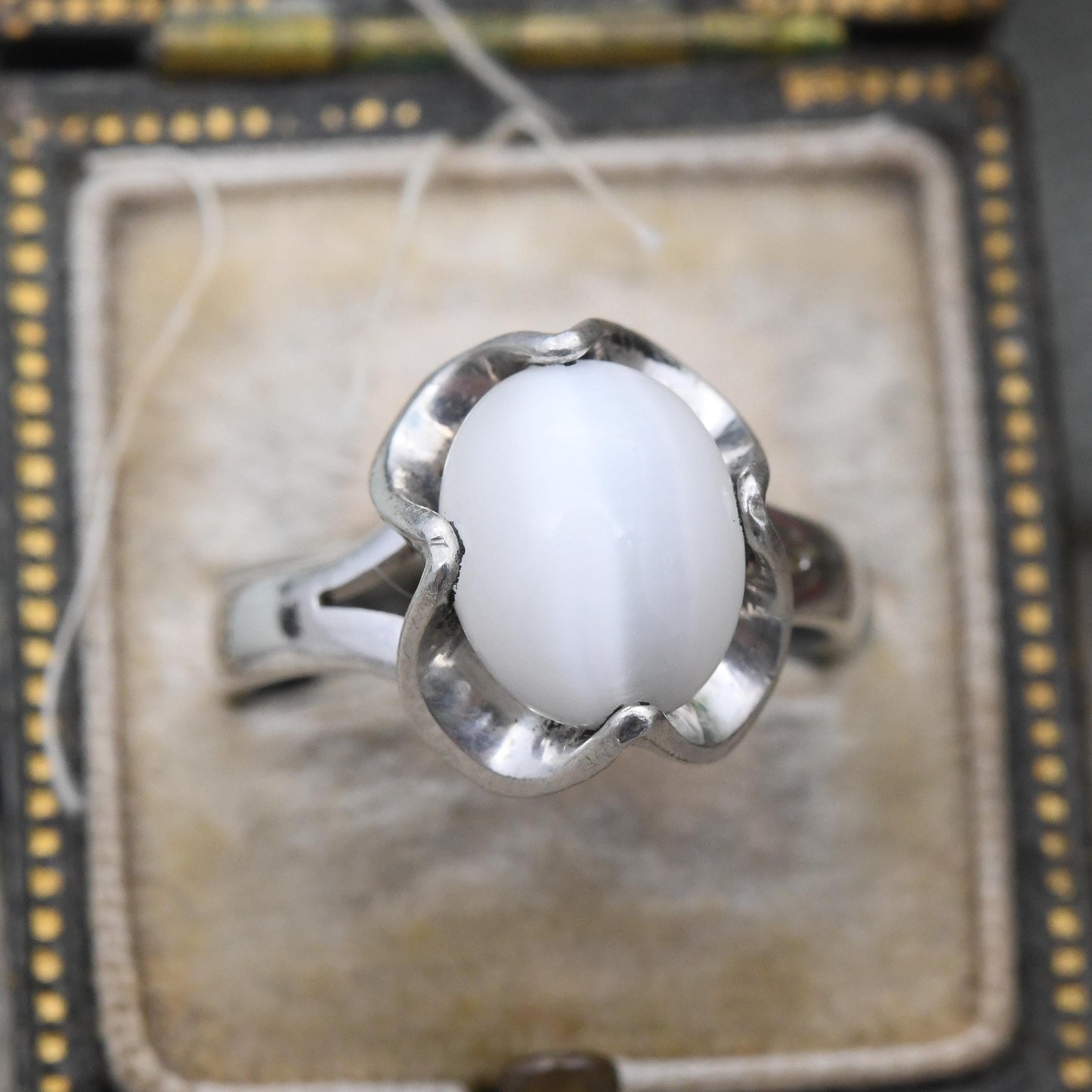 Vintage Mexican Sterling Silver Ring Chatoyant White Stone c. 1980s - Oval Cabochon Imitation Cat's Eye | UK Size - L 1/2 | US Size - 6