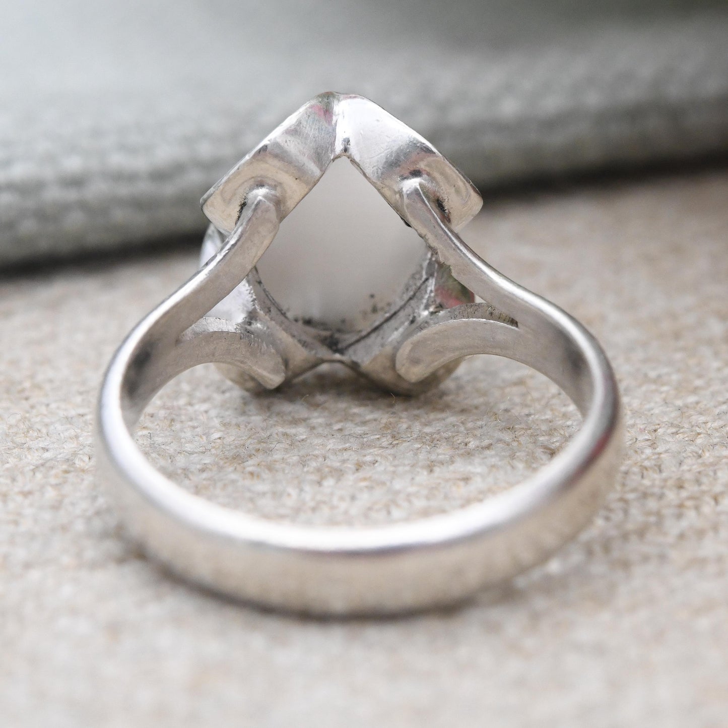 Vintage Mexican Sterling Silver Ring Chatoyant White Stone c. 1980s - Oval Cabochon Imitation Cat's Eye | UK Size - L 1/2 | US Size - 6