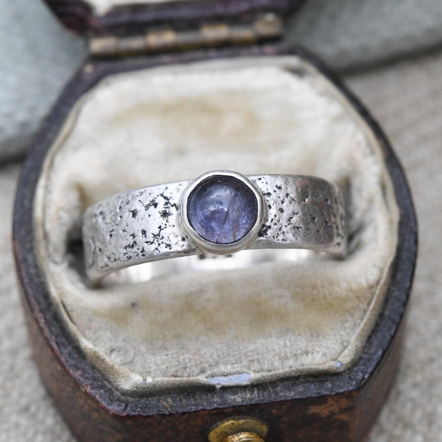 Vintage Sterling Silver Textured Band Ring with Purple Gemstone - Minimalist Studio Design Wide Band Ring | UK Size - N | US Size - 6 3/4