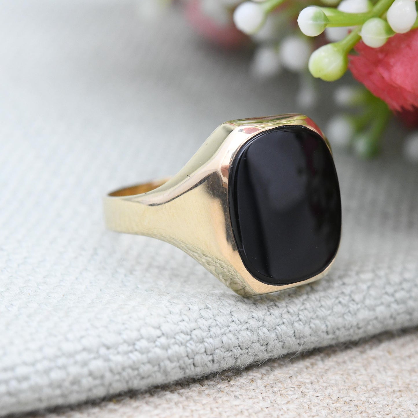 Vintage 9ct Gold Onyx Signet Ring - Large Unisex Yellow Gold and Black Jewellery Gift for Him Square | UK Size - U 1/2 | US Size - 10 1/4