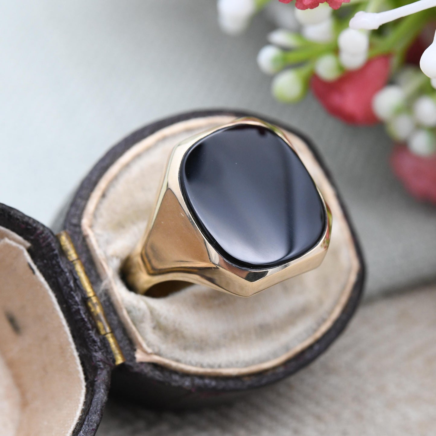 Vintage 9ct Gold Onyx Signet Ring - Large Unisex Yellow Gold and Black Jewellery Gift for Him Square | UK Size - U 1/2 | US Size - 10 1/4