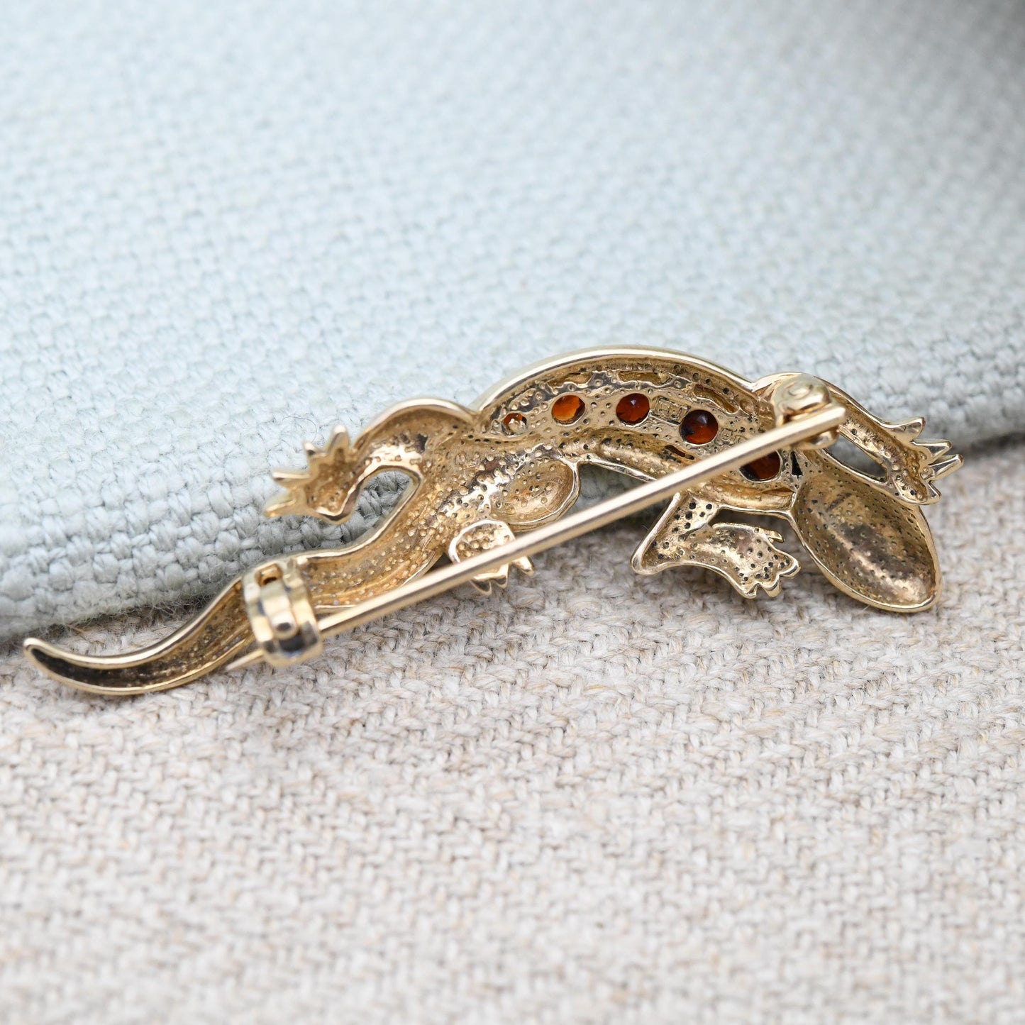 Vintage 9ct Gold and Garnet Lizard Brooch 1990 SJ - Solid Gold Reptile Jewellery | Textured Detail Bar Brooch | Crawling Gecko | Animal Gift