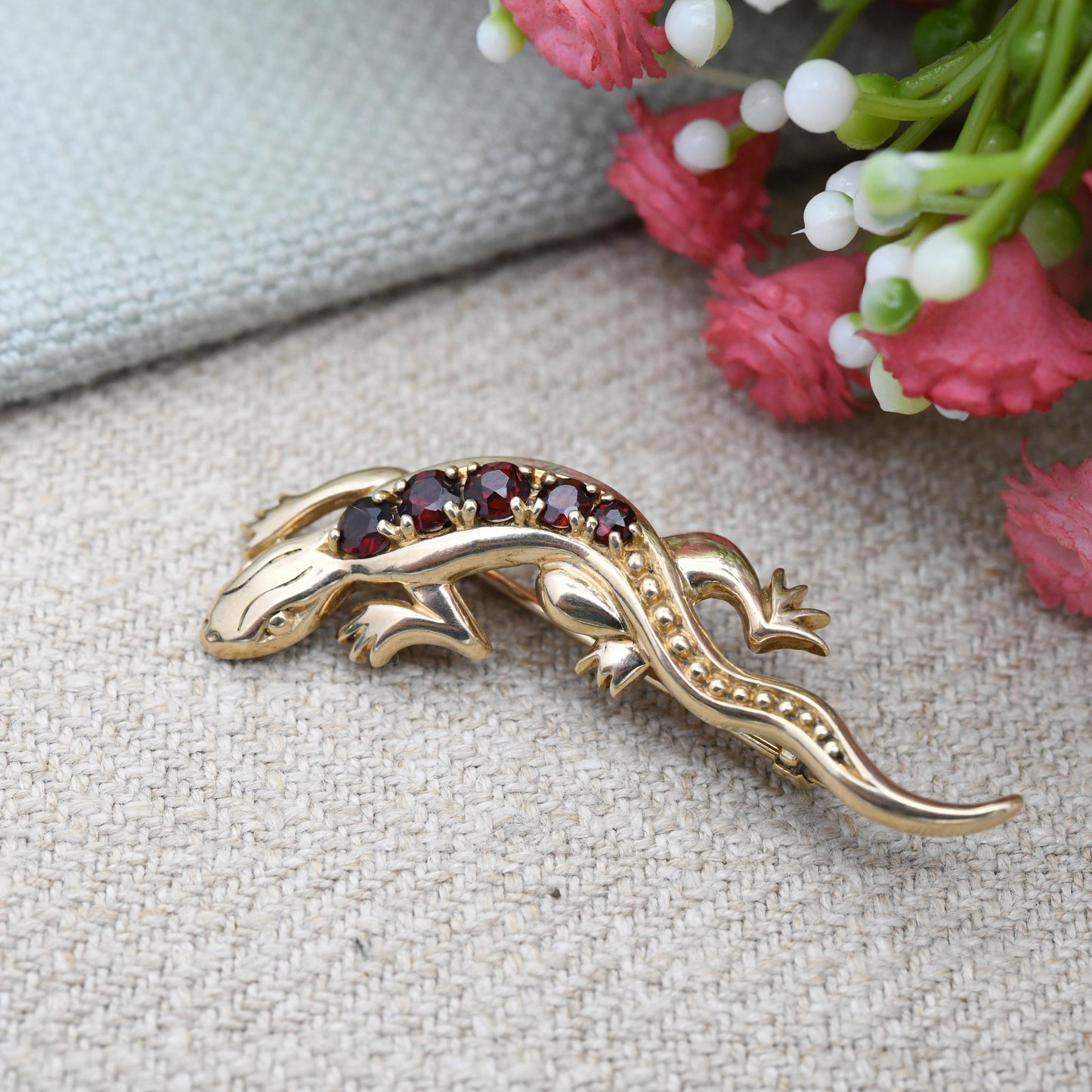 Vintage 9ct Gold and Garnet Lizard Brooch 1990 SJ - Solid Gold Reptile Jewellery | Textured Detail Bar Brooch | Crawling Gecko | Animal Gift