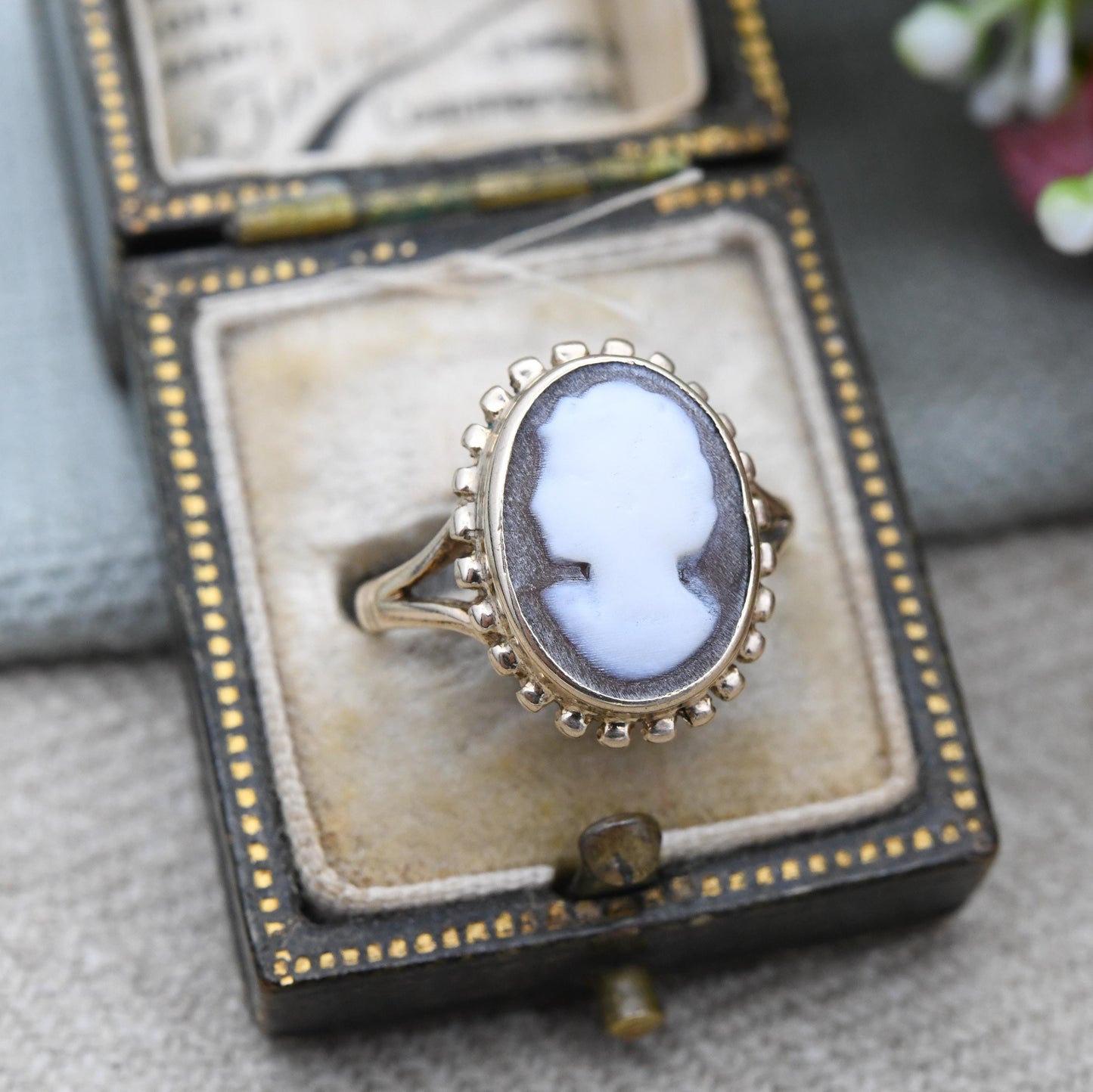 Vintage 9ct Gold Cameo Ring 1976 W&G - Granulated Border Oval Shell Portrait Face Profile Statement Ring | UK Size - K 1/2 | US Size - 5 1/2