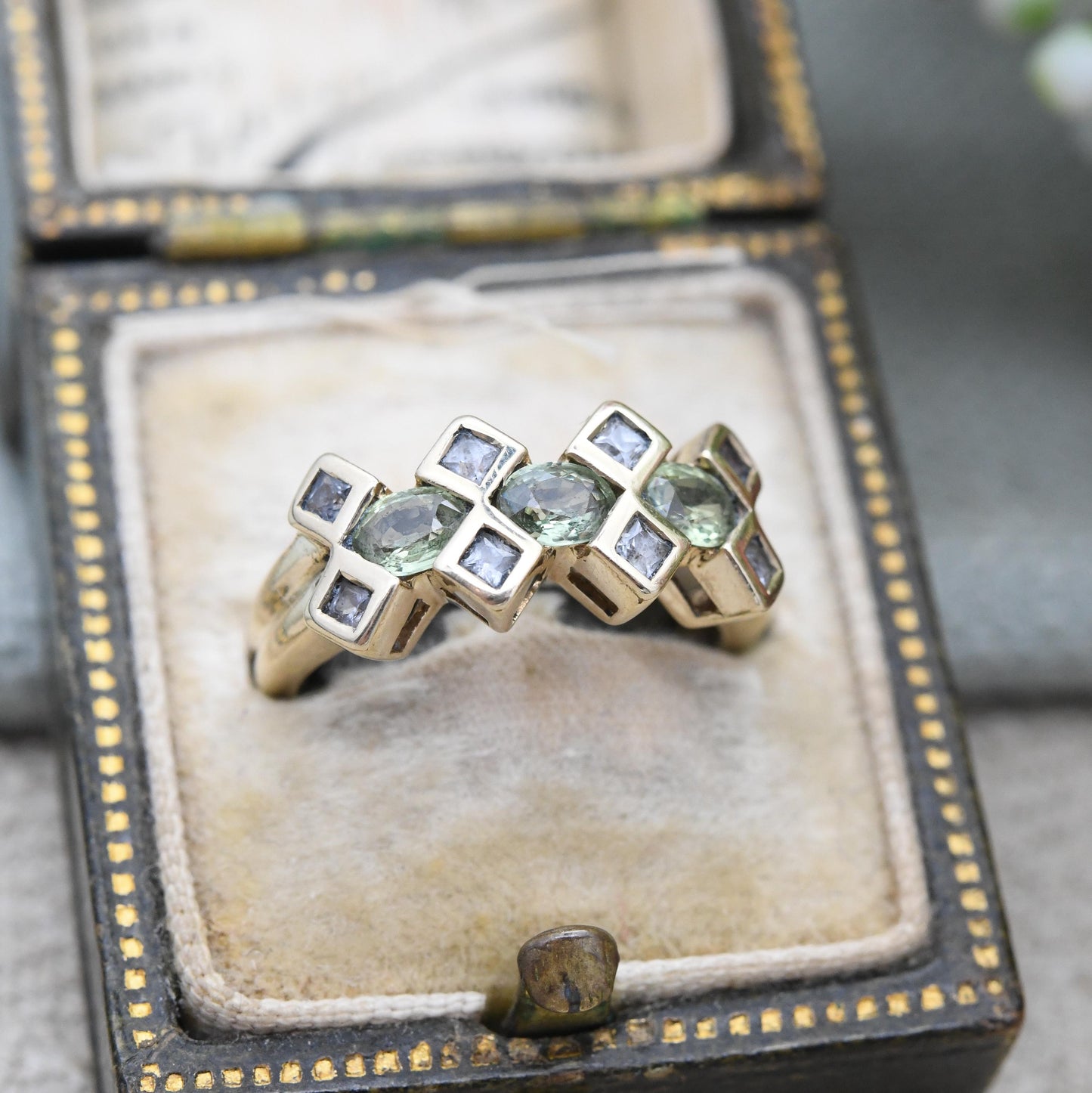 9ct Gold Oval Gemstone Cluster Ring QVC - Green Flush Set 3 Stone Trilogy Half Eternity Ring with Accent Stone | UK Size - H US Size - 3 3/4