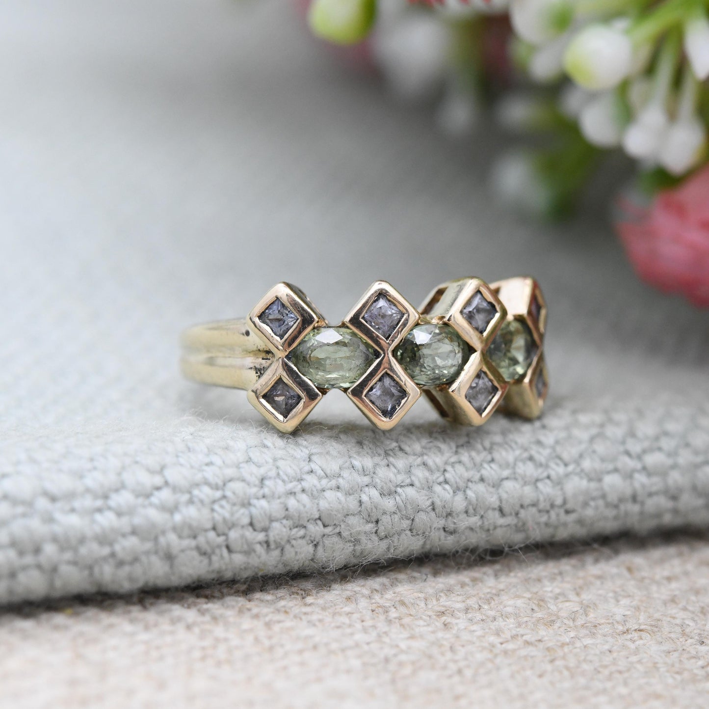 9ct Gold Oval Gemstone Cluster Ring QVC - Green Flush Set 3 Stone Trilogy Half Eternity Ring with Accent Stone | UK Size - H US Size - 3 3/4