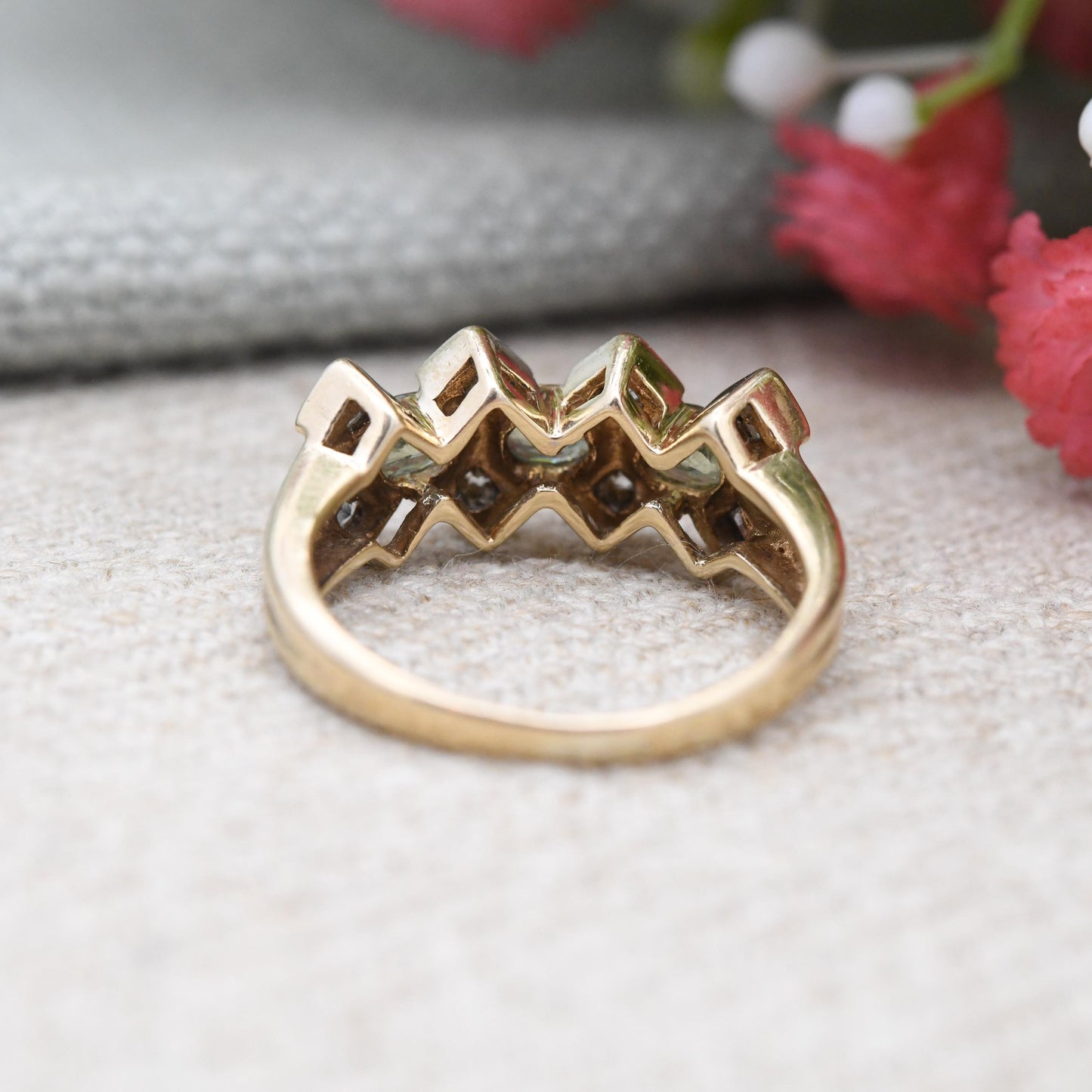 9ct Gold Oval Gemstone Cluster Ring QVC - Green Flush Set 3 Stone Trilogy Half Eternity Ring with Accent Stone | UK Size - H US Size - 3 3/4