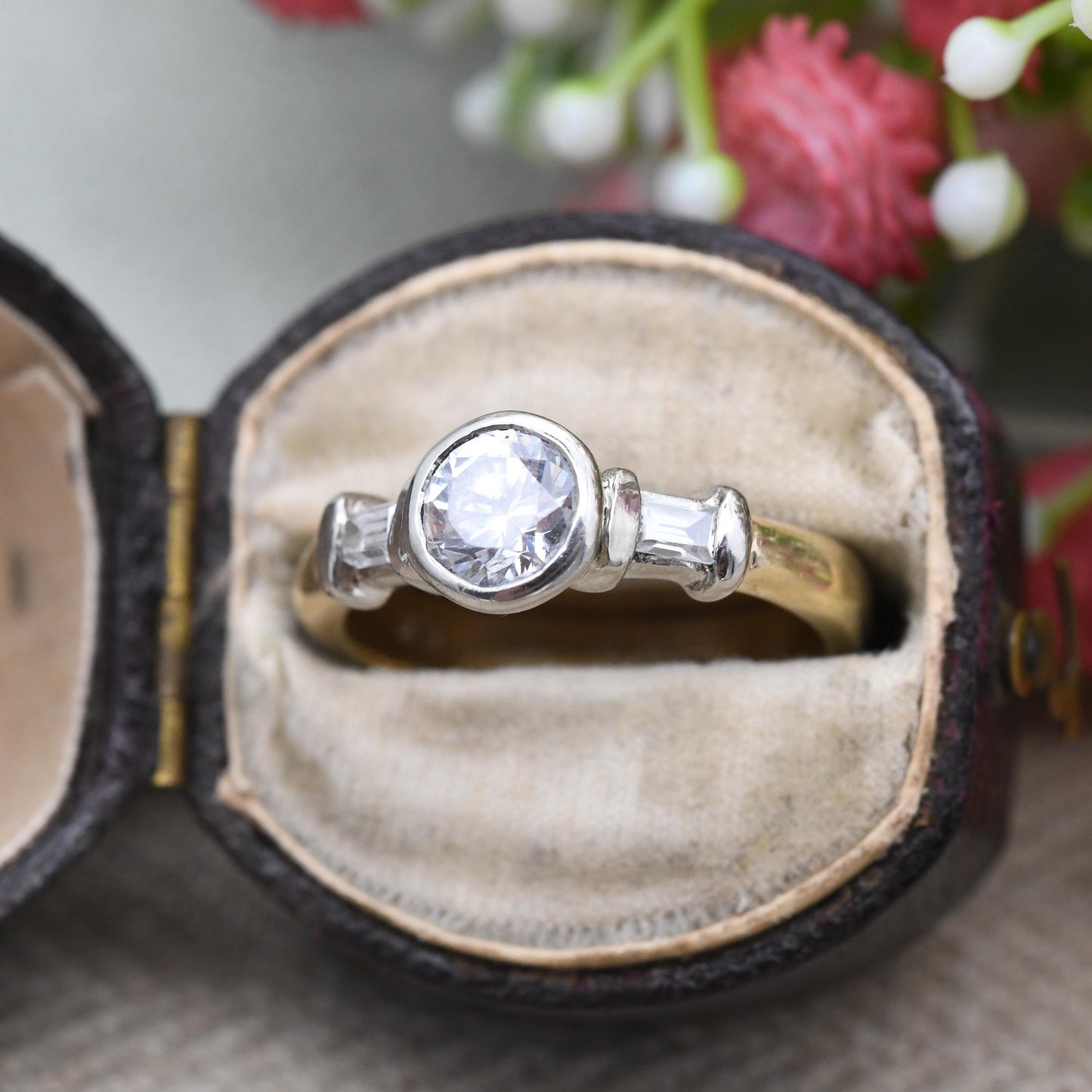 Vintage 9ct Gold CZ Solitaire Ring with Baguette Cut Side Stones - Chunky Sparkly Clear Stones Placeholder | UK Size - O 1/2 US Size - 7 1/2