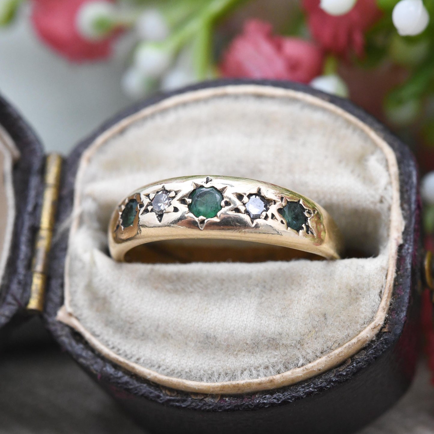 Vintage 9ct Gold Emerald and Diamond Flush Five Stone Ring - Star Set Green and Clear Gemstone Band Ring | UK Size - L 1/2 | US Size - 6