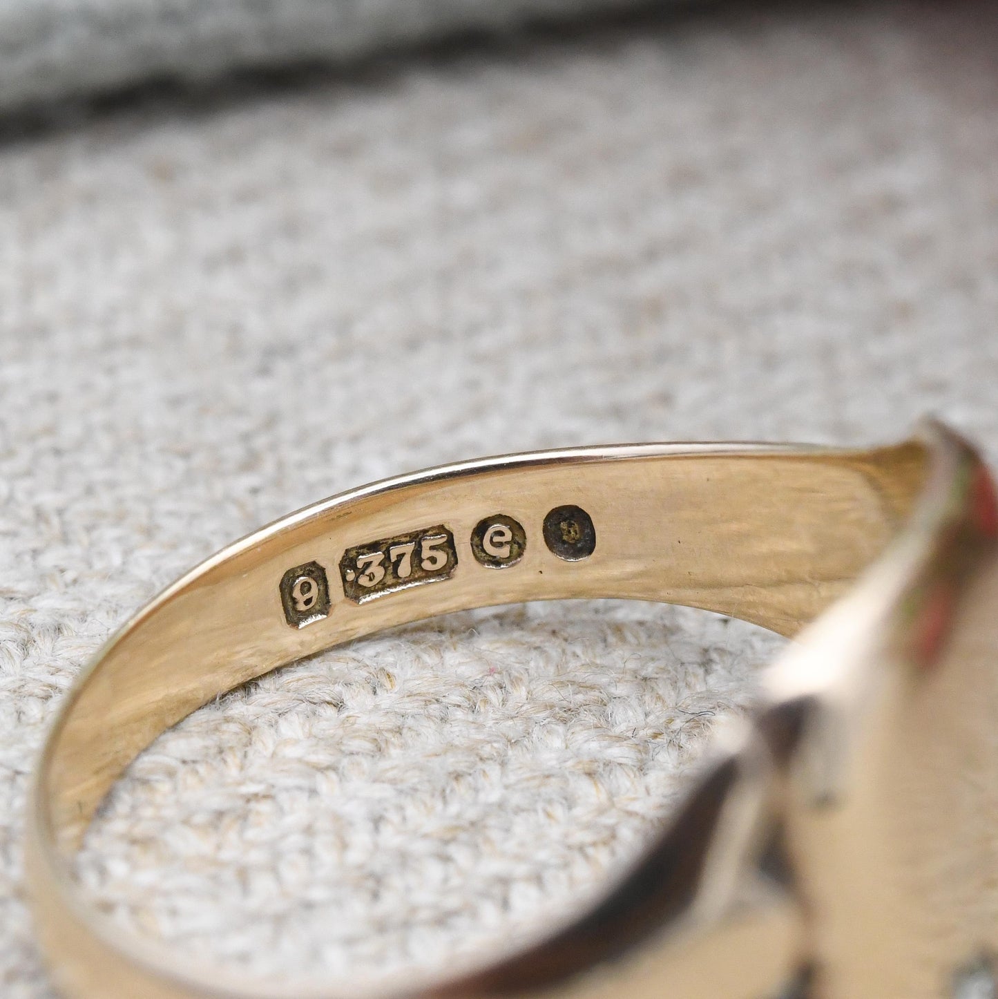 Vintage 9ct Gold Diamond Signet Ring 1960 Flush Star Setting - Unisex Solid Yellow Gold Jewellery Gift for Him | UK Size - Q | US Size - 8
