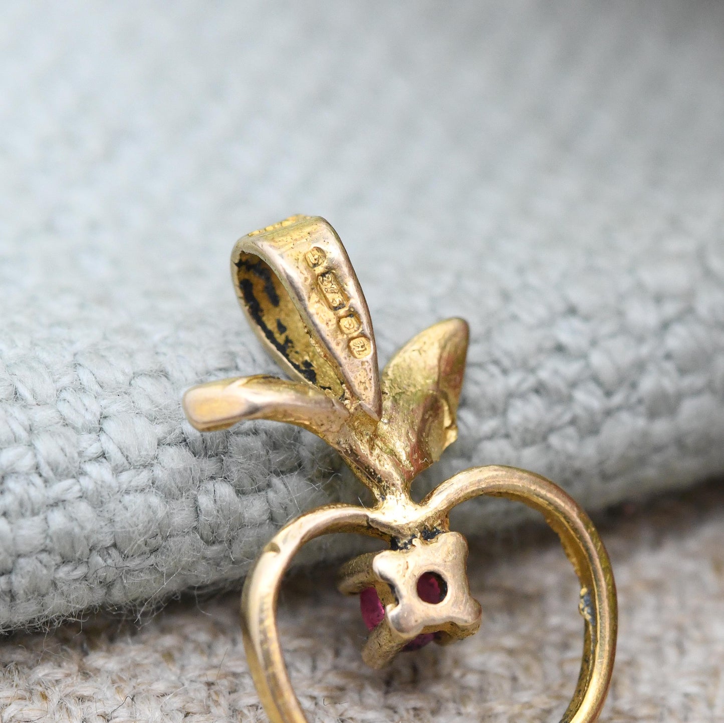 Vintage 9ct Gold Ruby Apple Pendant 1982 - Solid Gold Miniature Openwork Fruit Leaves Charm for Necklace Stack | Pretty Gift for Her