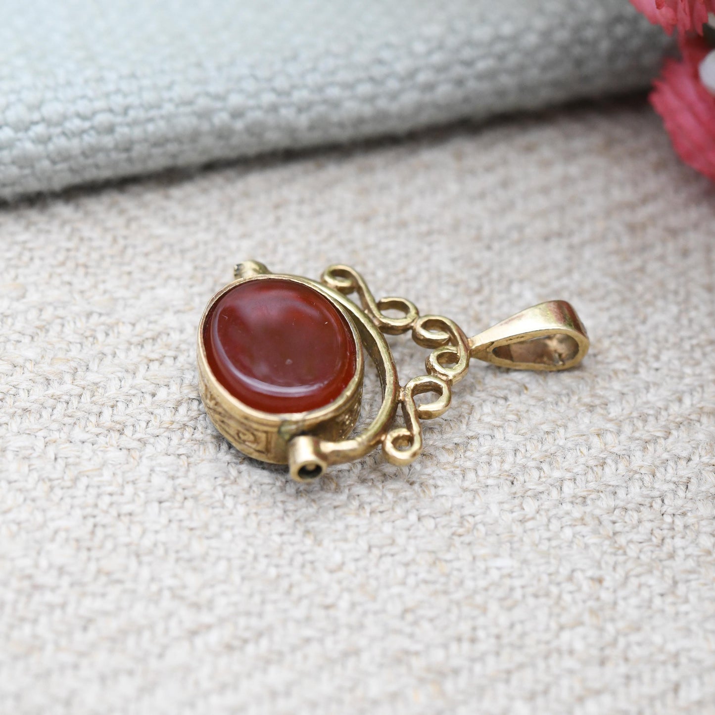 Vintage 9ct Gold Spinner Fob Pendant c. 1980s - Antique Style Miniature Gemstone Watch Fob Charm Ornate | Cabochon Red Carnelian Black Onyx