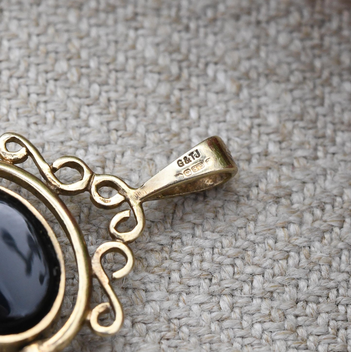 Vintage 9ct Gold Spinner Fob Pendant c. 1980s - Antique Style Miniature Gemstone Watch Fob Charm Ornate | Cabochon Red Carnelian Black Onyx