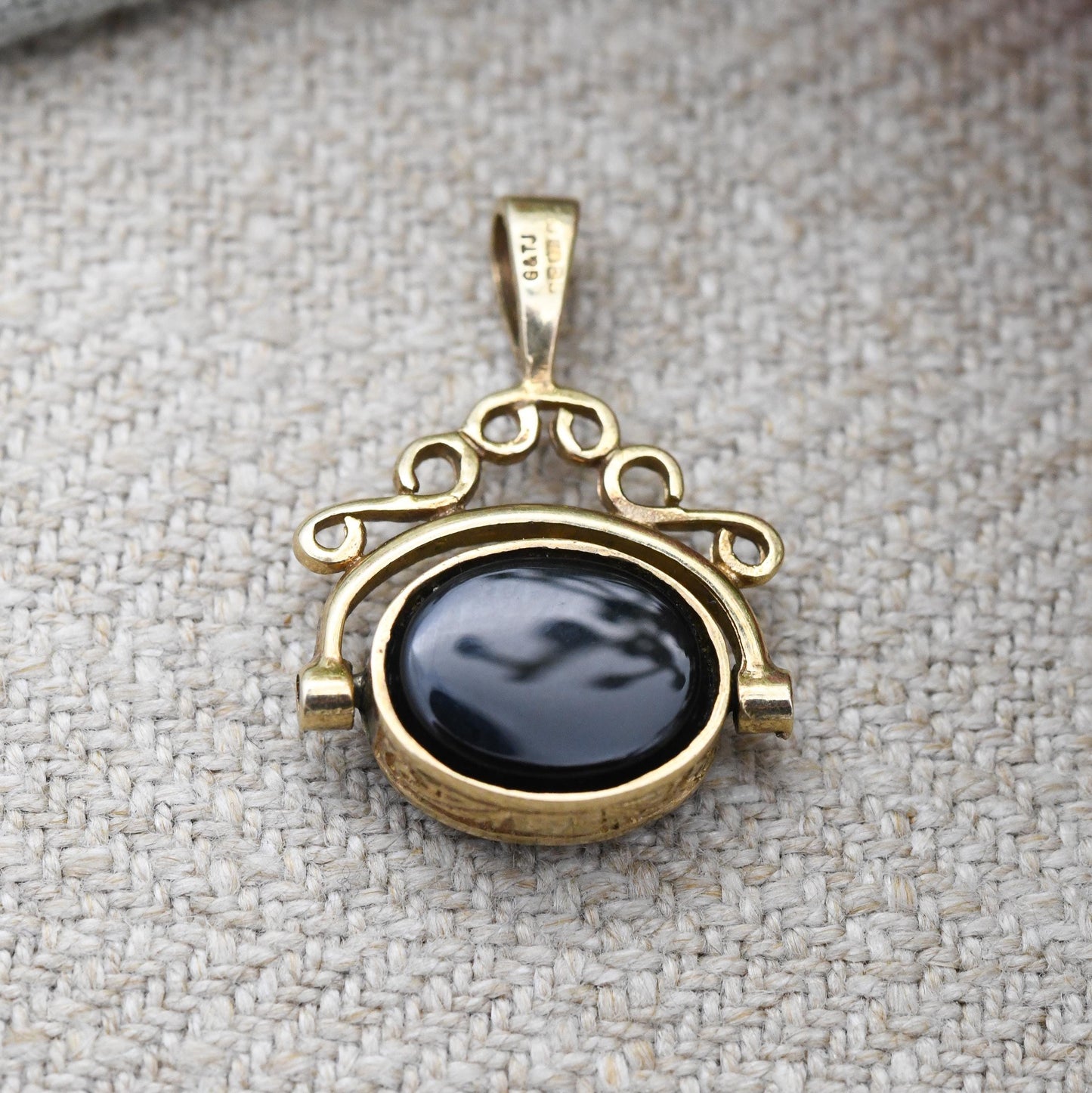 Vintage 9ct Gold Spinner Fob Pendant c. 1980s - Antique Style Miniature Gemstone Watch Fob Charm Ornate | Cabochon Red Carnelian Black Onyx