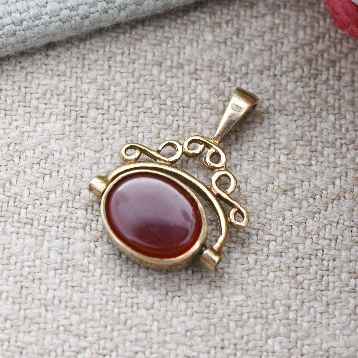 Vintage 9ct Gold Spinner Fob Pendant c. 1980s - Antique Style Miniature Gemstone Watch Fob Charm Ornate | Cabochon Red Carnelian Black Onyx