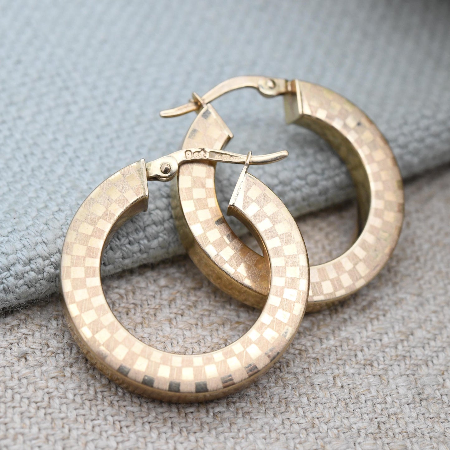 Vintage 9ct Gold Checkered Hoop Earrings - Modern Matt and Shiny Yellow Gold Chunky Hollow Circle Hoops | Large Size Round Latch Back Clasp
