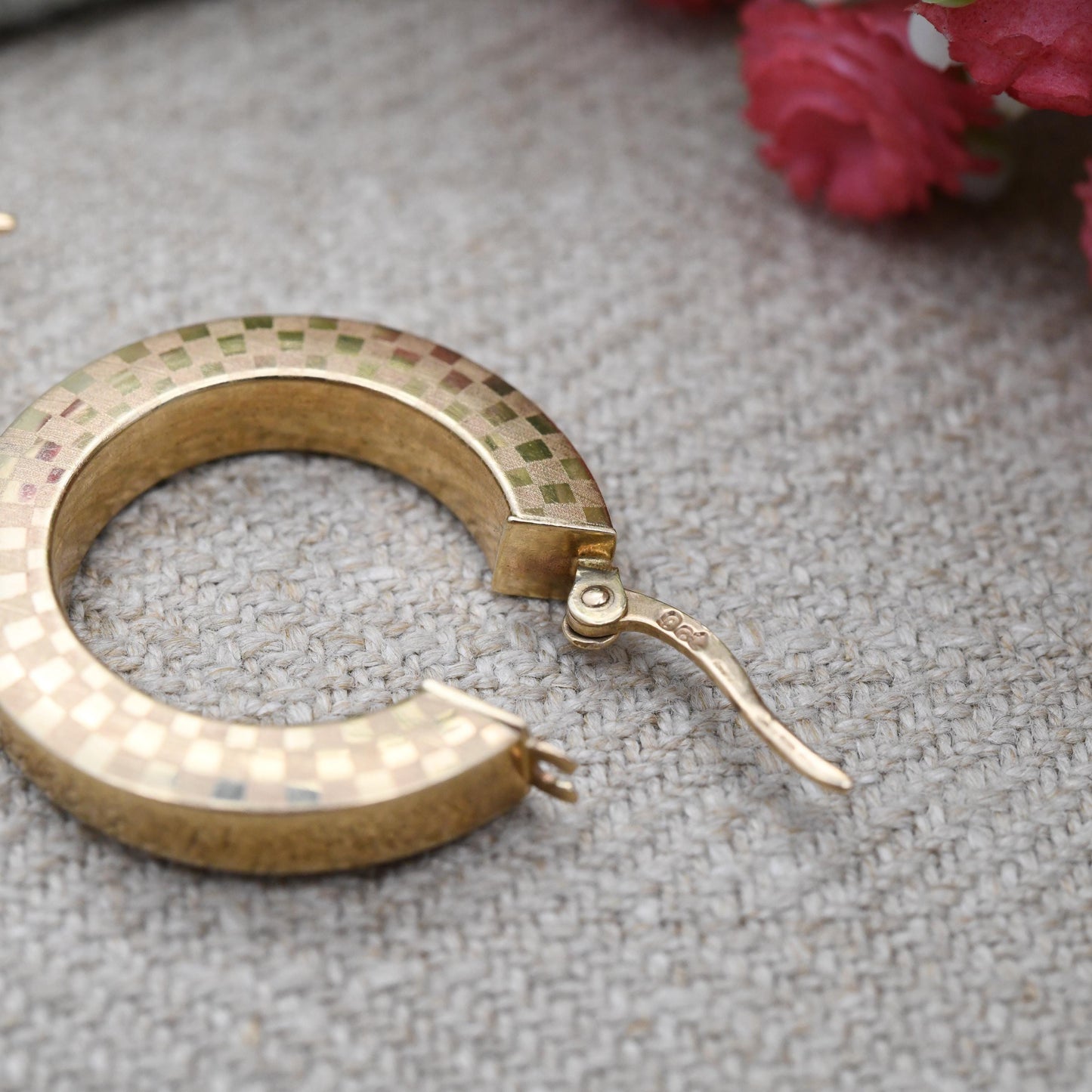 Vintage 9ct Gold Checkered Hoop Earrings - Modern Matt and Shiny Yellow Gold Chunky Hollow Circle Hoops | Large Size Round Latch Back Clasp