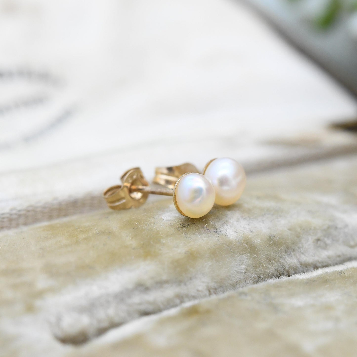 Vintage 9ct Gold Pearl Stud Earrings 1995 Hallmarks - Minimalist White Cultured Pearl Round Ball Earrings | Everyday Studs Jewellery for Her