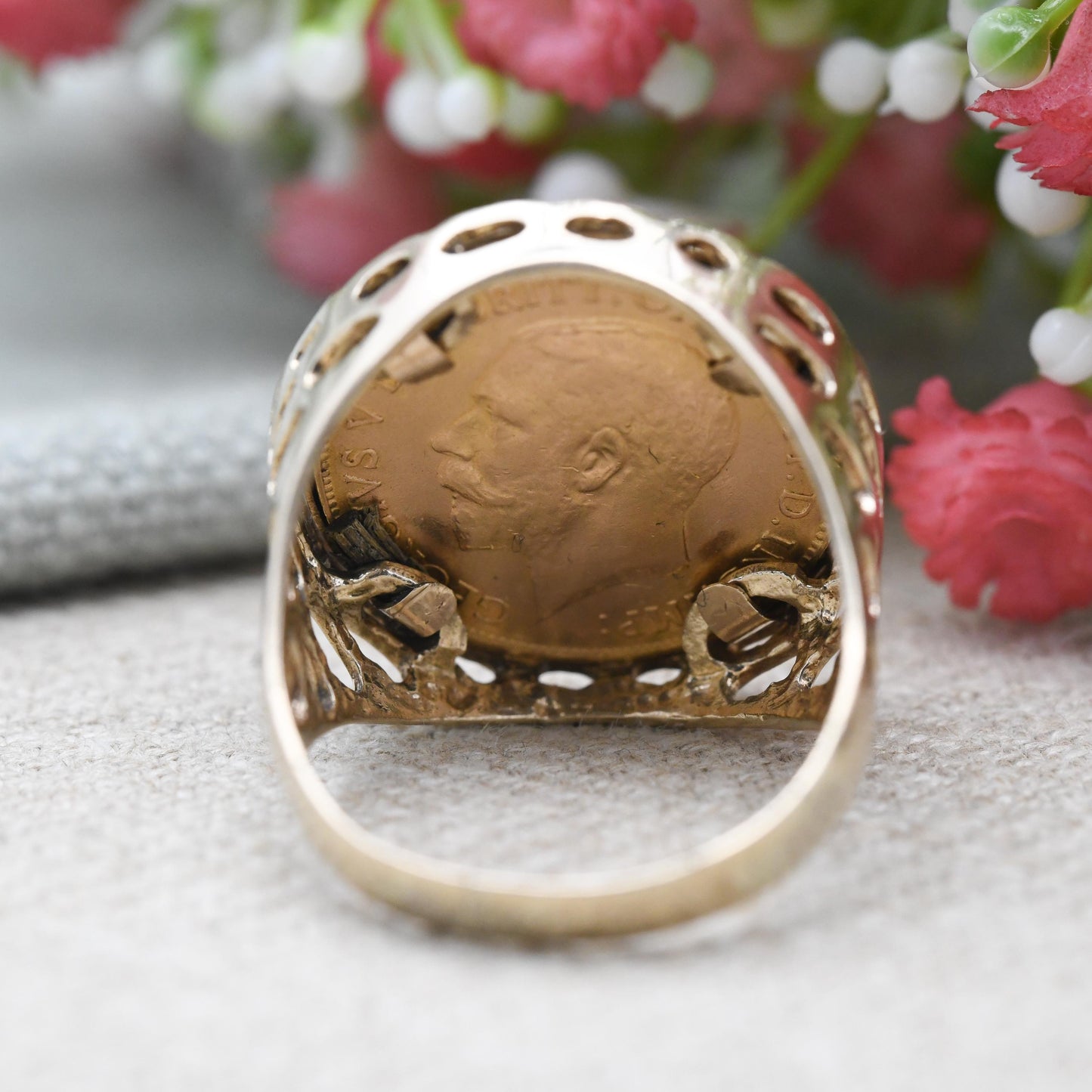 22ct Gold Half Sovereign Coin Ring Antique 1913 George V in Vintage 9ct Gold Ring Mount - Large Chunky Ring | UK Size - R | US Size - 8 1/2