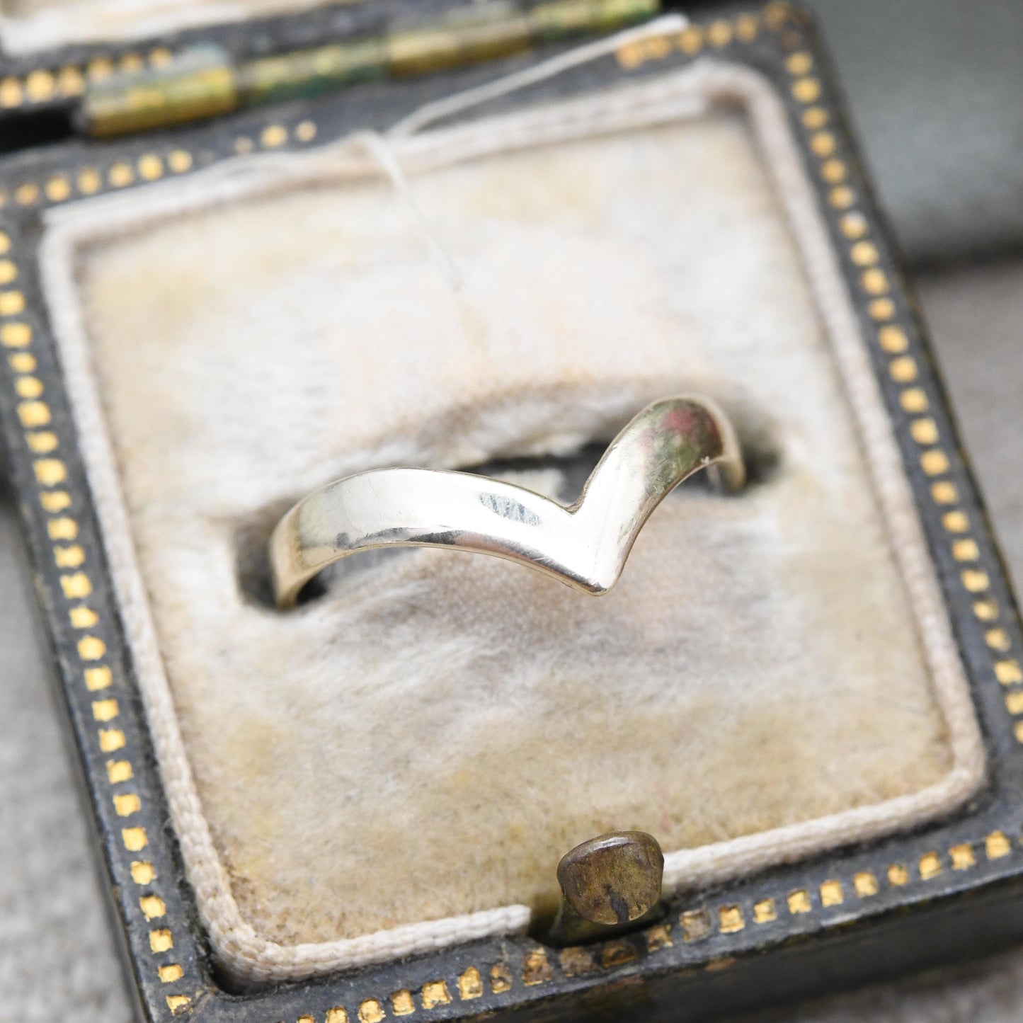 Vintage 9ct Gold Wishbone Ring Pinkie or Midi Ring 1987 - Small Size Yellow Gold V Shaped Stacking Band Ring | UK Size - H 1/2 | US Size - 4