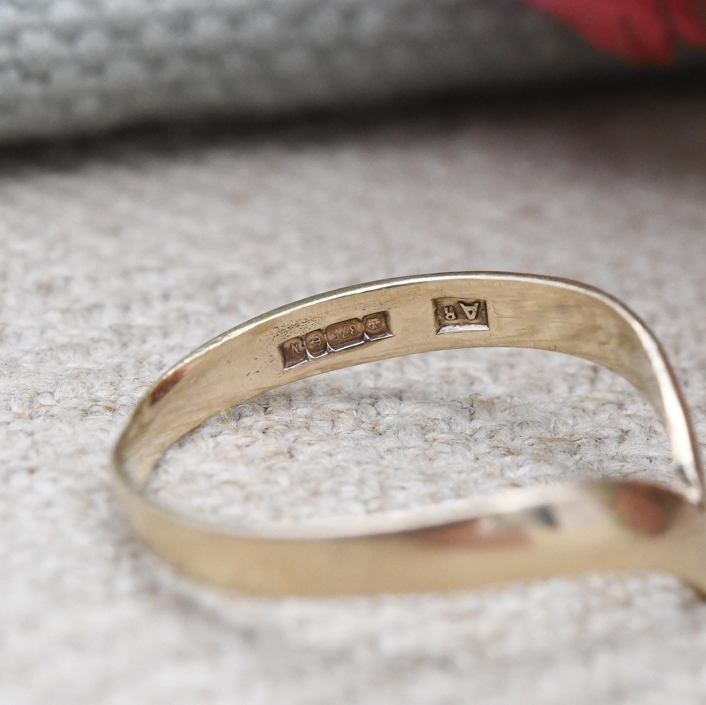 Vintage 9ct Gold Wishbone Ring Pinkie or Midi Ring 1987 - Small Size Yellow Gold V Shaped Stacking Band Ring | UK Size - H 1/2 | US Size - 4