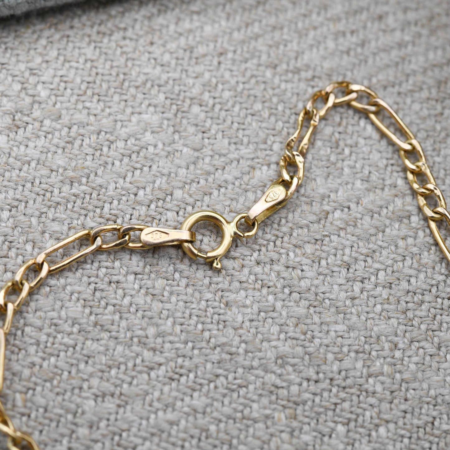 Vintage 9ct Gold Square Figaro Link Chain Bracelet - Solid Yellow Gold Jewellery Gift for Her Small Flat Link Everyday Bracelet | 18cm Long