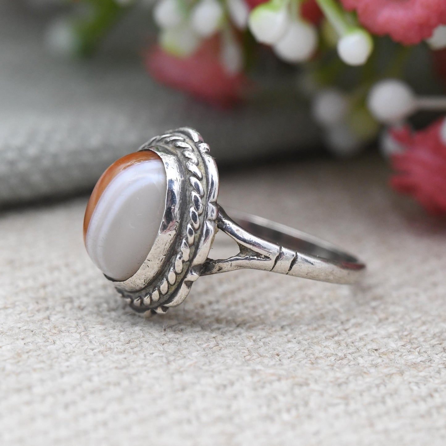 Vintage Sterling Silver Banded Agate Ring Orange and White - Mid-Century Gemstone Rope Twist Cabochon Stone | UK Size - J 1/2 | US Size - 5