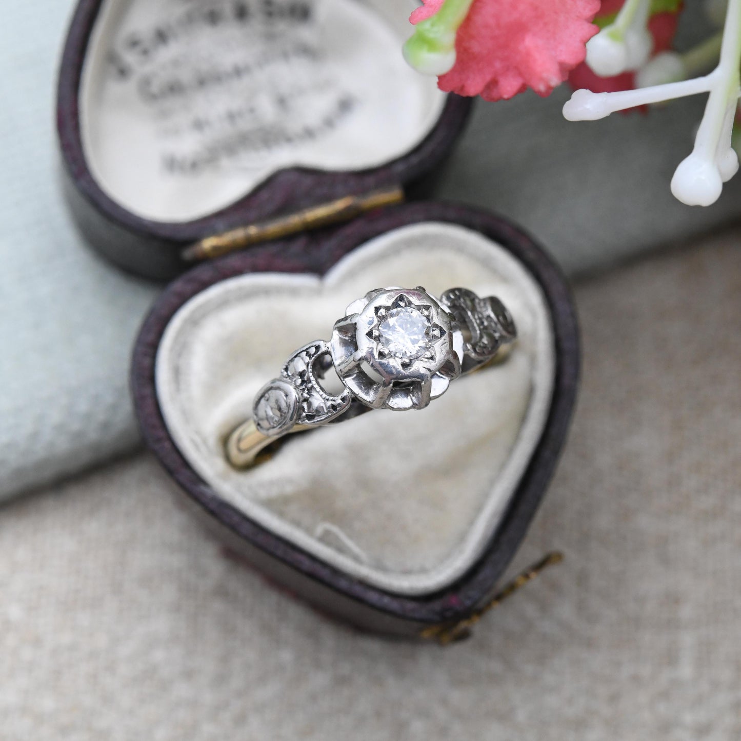 True Vintage 18ct Gold Diamond Solitaire Ring Star Setting - Celestial Engagement Crescent Moons White Front | UK Size - N 1/2 | US Size - 7