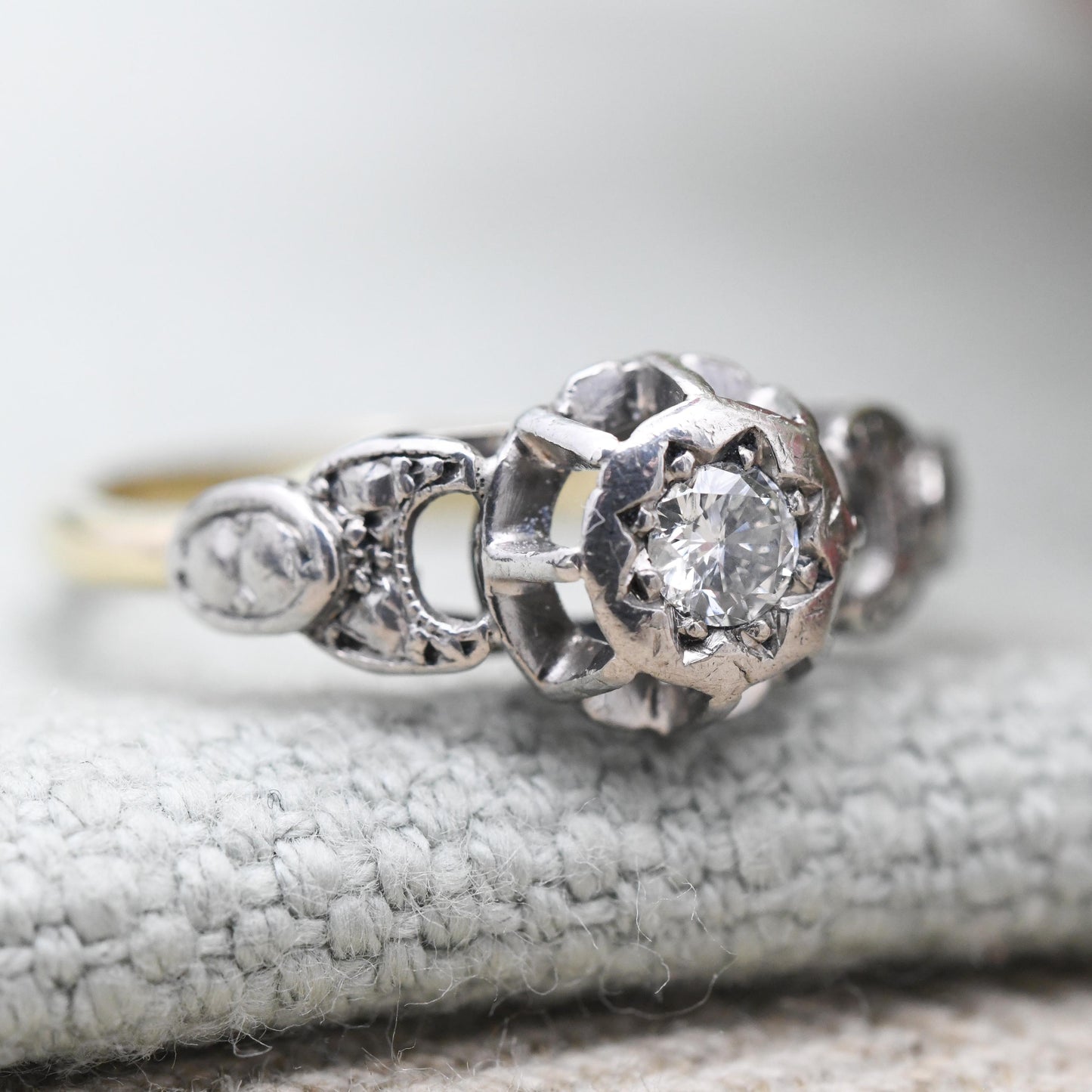 True Vintage 18ct Gold Diamond Solitaire Ring Star Setting - Celestial Engagement Crescent Moons White Front | UK Size - N 1/2 | US Size - 7