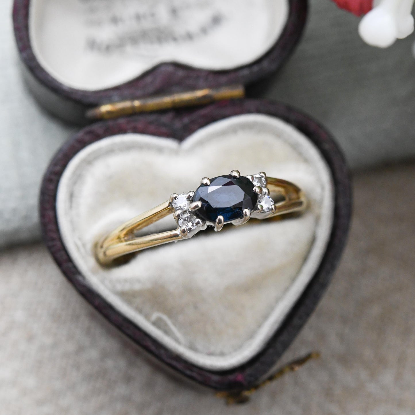 Vintage 18ct Gold Sapphire and Diamond Ring 1988 - Solitaire Blue Gemstone Side Stones Stacker Ring Split | UK Size - P 1/2 US Size - 7 3/4