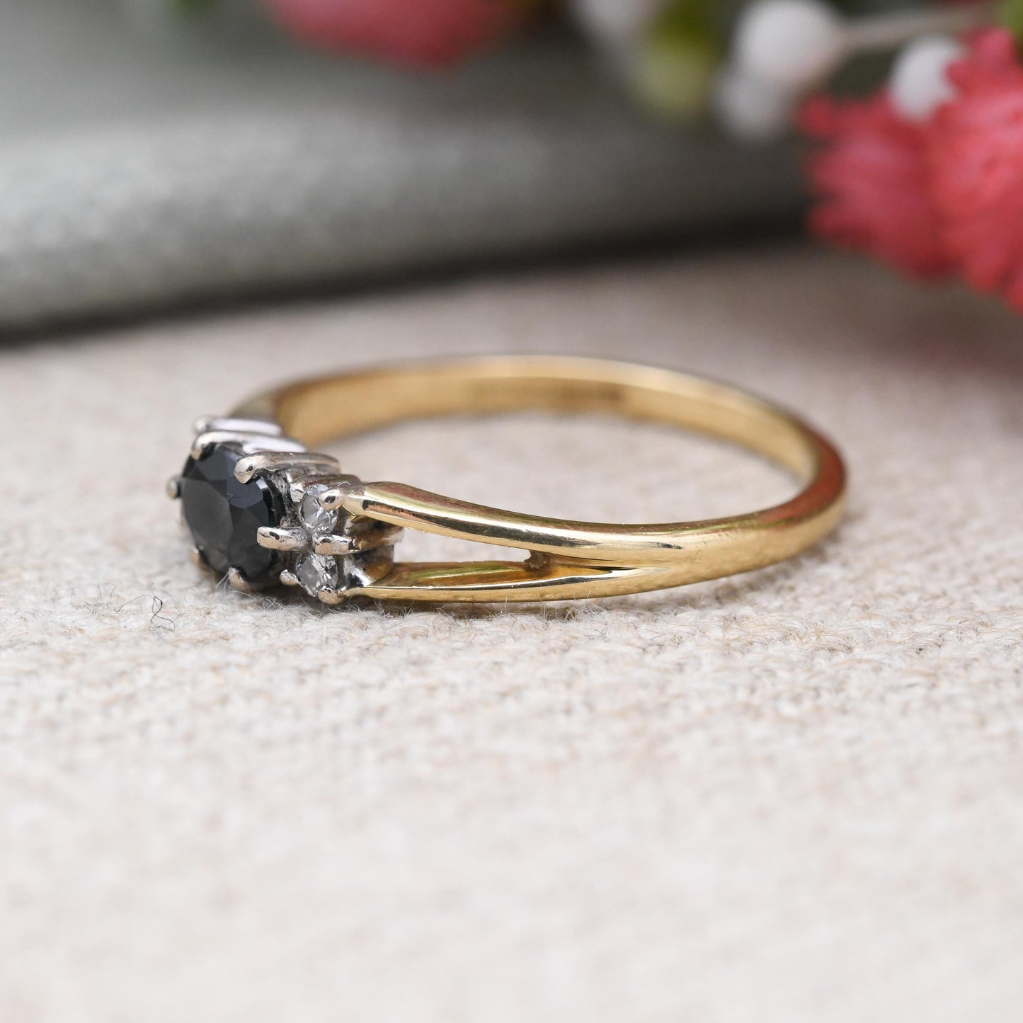 Vintage 18ct Gold Sapphire and Diamond Ring 1988 - Solitaire Blue Gemstone Side Stones Stacker Ring Split | UK Size - P 1/2 US Size - 7 3/4