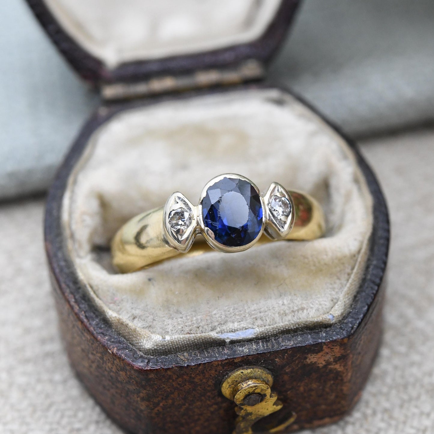 Vintage 18ct Gold Sapphire and Diamond Three Stone Ring - Round Oval Blue Gemstone Engagement Ring | Angular Band | UK Size - M US Size - 6