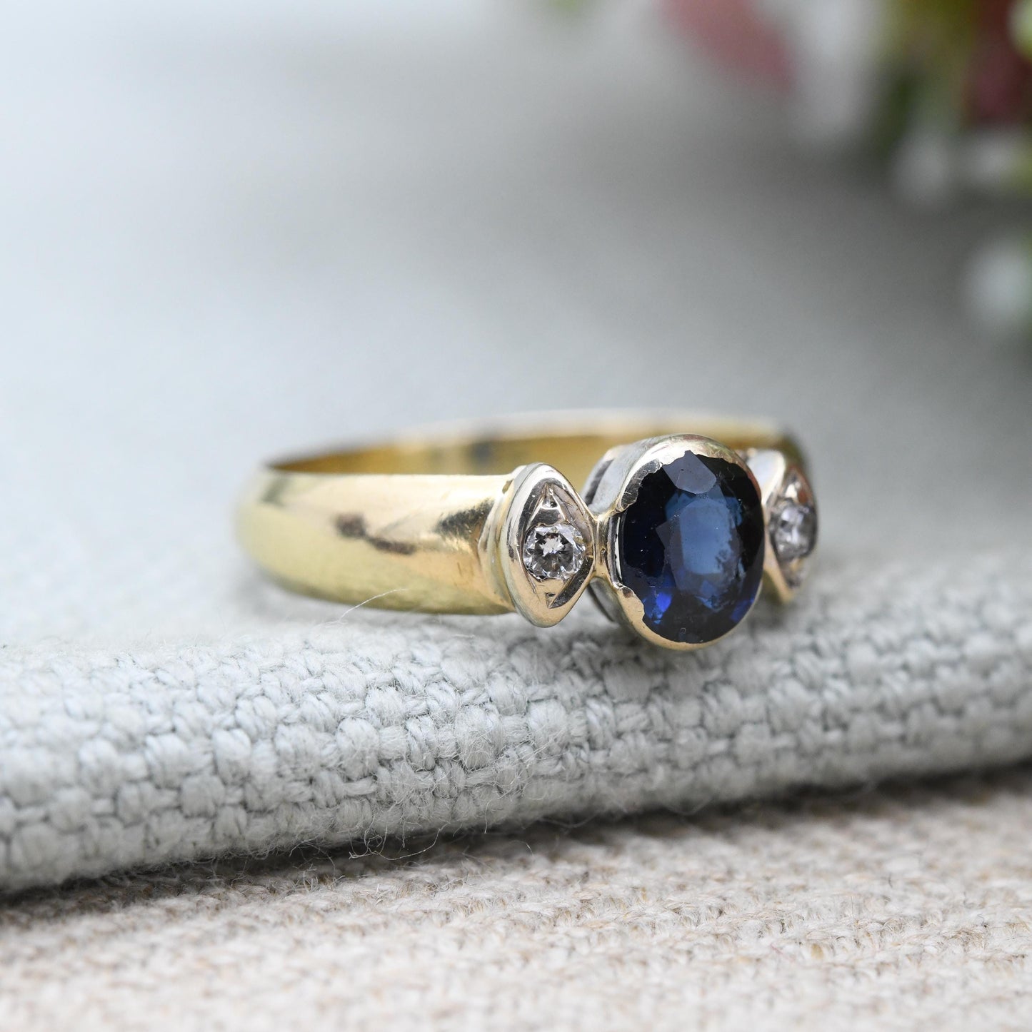 Vintage 18ct Gold Sapphire and Diamond Three Stone Ring - Round Oval Blue Gemstone Engagement Ring | Angular Band | UK Size - M US Size - 6