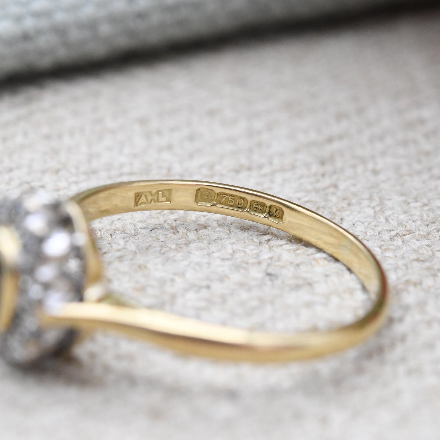 Vintage 18ct Gold Sapphire and Diamond Halo Ring 1986 - Mid-Century Engagement Ring | Oval Blue White Stone | UK Size - M | US Size - 6