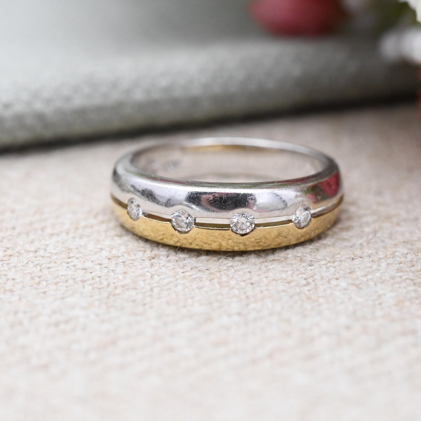18ct Gold Flush Diamond Band Ring Two Tone - Contemporary Unisex 4 Stone Wedding Stacking Ring | Split Band | UK Size - L | US Size - 5 3/4